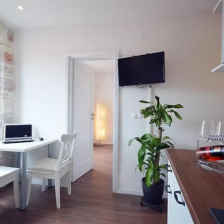 By The Sea - 15534 Zadar