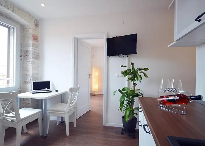 By The Sea - 15534 زادار